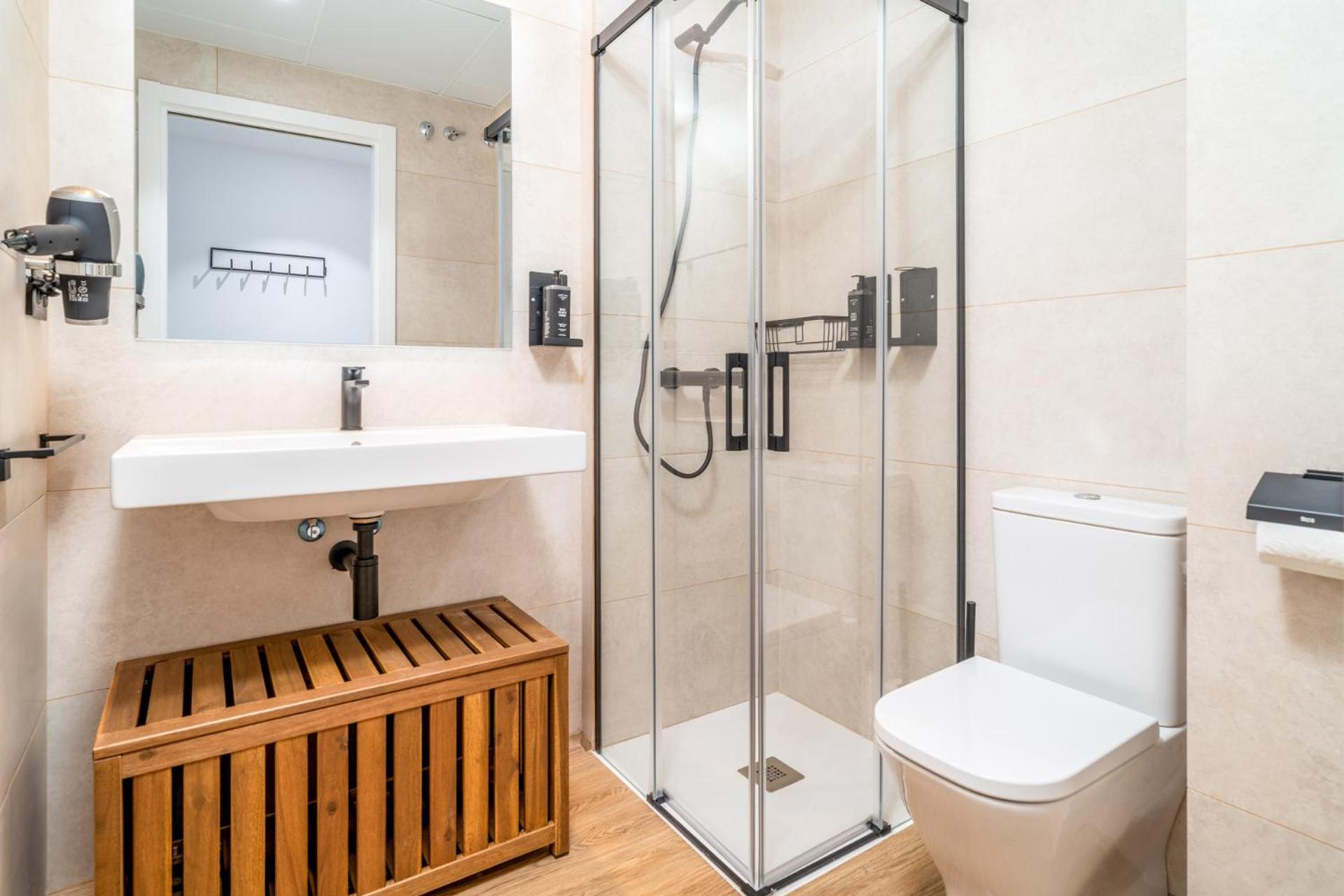 Limehome Barcelona Placa Pirineus L'Hospitalet de Llobregat Esterno foto